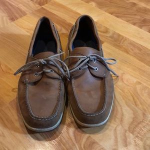 Men’s leather Sperry boat shoes